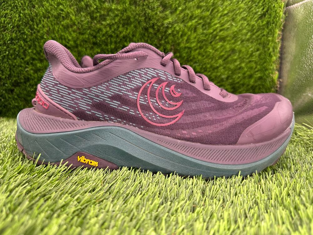 Topo Athletic Ultraventure 4 Sneaker Women's 8 Purple Mesh Hiking Trail Running
